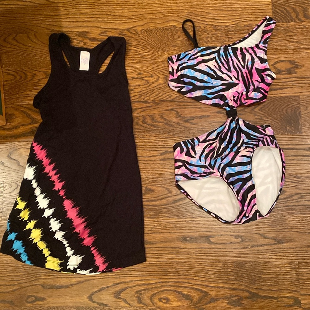 Super Cute swimsuit and coverup!